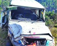 अल्मोड़ा: बोलेरो वाहन खाई में गिरा, चालक की मौत 