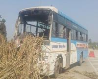 बिजनौर : दो सड़क हादसों में बस चालक व यात्रियों समेत 10 लोग घायल,  रायपुरी बॉर्डर व पीली नदी के पुल के पास हुईं दुर्घटनाएं 