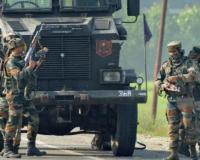 जम्मू-कश्मीर के पुलवामा में आतंकवादियों और सुरक्षाबलों के बीच मुठभेड़