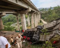 जम्मू में वैष्णो देवी जा रही बस के पुल से गिरने पर 10 तीर्थयात्रियों की मौत, 57 अन्य घायल 