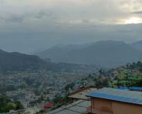 Uttarakhand Weather News: पहाड़ी इलाकों में बारिश का येलो अलर्ट जारी, 30-40 किमी प्रति घंटा की रफ्तार से हवाएं चलने की आशंका