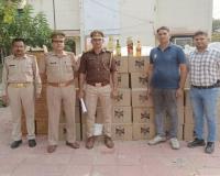 गुजरात: गांधीनगर में ट्रक से छह लाख रुपये से अधिक की अवैध शराब बरामद