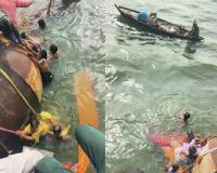 बलिया में बड़ा हादसा, 40 लोगों से भरी नाव नदी में पलटी, तीन महिलाओं की मौत, कई लापता, राहत-बचाव कार्य जारी