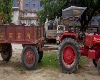 अयोध्या: नहीं थम रहा सरयू किनारे अवैध खनन, बालू लदी ट्रैक्टर-ट्राली सीज 
