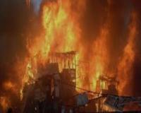 हरदोई: दो घंटे बाद काबू हुई बेकाबू आग, 2 दुकानें जलकर हुई राख