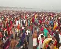 Ganga Dussehra: गंगा दशहरा पर  प्रयागराज के संगम तट पर श्रद्धालुओं ने लगाई आस्था की डुबकी