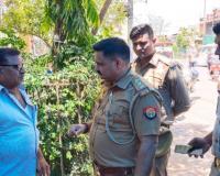Unnao News: गंगाघाट में दिनदहाड़े दंपति से एक लाख लूटे, बैंक से पैसे निकाल कर जा रही थी घर, जांच में जुटी पुलिस