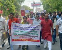 बरेली: दिल्ली में हुई बेटी की नृशंस हत्या को लेकर विश्व हिंदू परिषद में रोष, कार्यकर्ताओं ने की आरोपी को फांसी की सजा देने की मांग