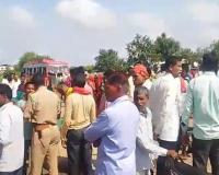 प्रयागराज : हत्या से नाराज लोगों ने शव रख राजमार्ग पर किया चक्काजाम