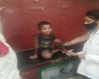 अयोध्या: जिला अस्पताल के बिजली पोल में उतरा करंट, चपेट में आया बालक