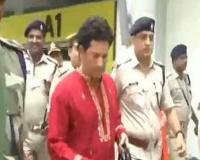 वाराणसी पहुंचे पूर्व क्रिकेटर सचिन तेंदुलकर, बाबतपुर एयरपोर्ट पर हुआ स्वागत