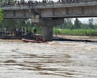 मुरादाबाद: किशोरी ने पुल से रामगंगा नदी में लगाई छलांग, गोताखोरों ने नदी में तलाशा...नहीं मिली कोई जानकारी