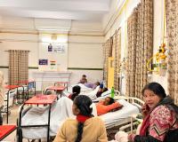 नैनीताल: अस्पताल में बेड हुए फुल मरीजों को इमरजेंसी वार्ड में किया भर्ती