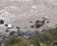 ब्रेकिंग: देहरादून: गंगोत्री राष्ट्रीय राजमार्ग पर नदी में गिरा वाहन, तीन की मौत