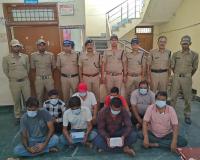 खटीमा: पुलिस ने जुआ खेलते 8 को दबोचा, नकदी और मोबाइल कब्जे में लिए