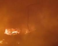 Jalaun Fire: टायर के दो गोदामों में लगी भीषण आग… लाखों का नुकसान, आसपास के लोग सहमे, दमकल कर्मियों ने पाया काबू