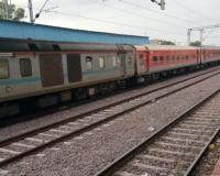कानपुर देहात में टला बड़ा हादसा, कपलिंग टूटने से दो हिस्सों में बंटी कुशीनगर एक्सप्रेस, चालक ने सूझबूझ से रोकी ट्रेन 