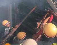 Kanpur Fire: रेस्टोरेंट में लगी भीषण आग, स्टोर रूम का सामान जलकर खाक, पांच दमकल की गाड़ियों ने पाया काबू
