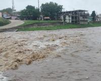 मध्यप्रदेश में भारी बारिश, नदी नाले उफान पर, स्कूलों में अवकाश घोषित
