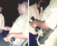 VIDEO: पुलिस का वसूली का खेल… लकड़ी लदे ट्रैक्टर को रोका, लिए रुपये, सपा नेता ने ट्वीट कर लिखा जबरदस्त भ्रष्टाचार है