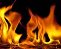 बाजपुर: कच्चा गत्ता तैयारी करने की सामग्री में लगी आग, बड़ा हादसा टला