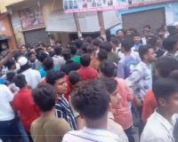 रामपुर: चेहल्लुम के जुलूस के दौरान भिड़े दो गुट, मारपीट की वीडियो वायरल, देखें वीडियो