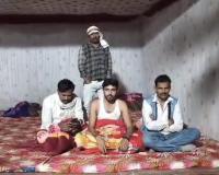 मध्यप्रदेश: स्ट्रांग रूम की पहरेदारी कर रहे हैं कांग्रेस कार्यकर्ता