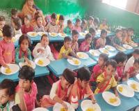 रायबरेली में 184 आंगनबाड़ी केंद्रों के भवन का हुआ शिलान्यास, हॉट कुक्ड मील योजना के तहत बच्चों को परोसा गया गर्म भोजन