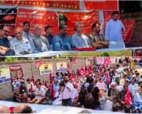 जम्मू- कश्मीर: सेब उत्पादक किसानों ने श्रीनगर में किया विरोध प्रदर्शन