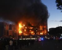 स्पेन की बहुमंजिला इमारतों में भीषण आग, चार की मौत...14 घायल 