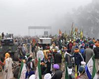 किसान ‘दिल्ली चलो’ मार्च: किसानों का हंगामा...पुलिस ने दागे आंसू गैस के गोले, बोले कृषि मंत्री- 5वें दौर की चर्चा को हम तैयार