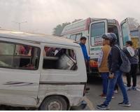 Kanpur: ओमनी खराब खड़े रोड रोलर से टकराई...मची चीख-पुकार, चालक व पांच शिक्षिकाएं घायल, तीन की हालत नाजुक