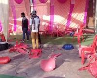 Farrukhabad: गर्म रोटी न मिलने पर बारातियों ने कन्या पक्ष के लोगों को जमकर पीटा... कुर्सियां फेंककर की तोड़फोड़