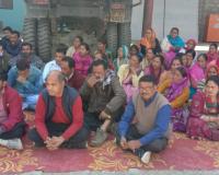 रामनगर: जंगली जानवरों के आतंक से परेशान लोगों ने दिया विधायक कार्यालय पर धरना