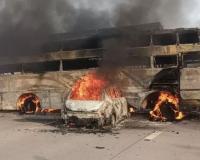 Mathura: यमुना एक्सप्रेस-वे पर बस और कार में भिड़ंत के बाद लगी आग, पांच लोग जिंदा जले