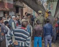 Bareilly News: धार्मिक स्थल की बाउंड्रीवाल को लेकर दो समुदाय आए आमने-सामने, पुलिस ने समझा-बुझाकर मामला कराया शांत