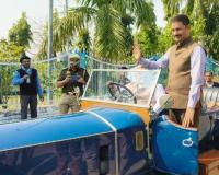 Kanpur: गुजरे जमाने की मशहूर कारों ने जीता लोगों का दिल; बिठूर महोत्सव में विंटेज कारें बनी आकर्षण का केंद्र...