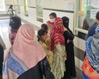 बरेली: तीन सौ बेड अस्पताल के OPD में खत्म हुए पर्चे, मरीजों का हंगामा