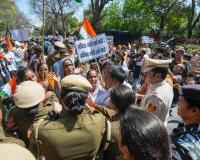 दिल्ली: CAA पर विपक्षी नेताओं के बयानों के विरोध में हिंदू और सिख शरणार्थियों का प्रदर्शन