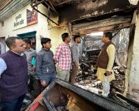 रुद्रपुर: इलेक्ट्रॉनिक दुकान में धधकी आग, लाखों का हुआ नुकसान