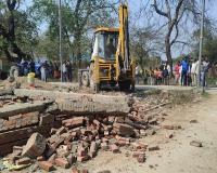 हरदोई: शाहाबाद में सरकारी जमीन पर किया गया अवैध निर्माण ध्वस्त, नगरपालिका ने की कार्रवाई  