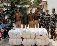 बलरामपुर: इंडो-नेपाल बॉर्डर पर 6 बंडल कपड़ों के साथ तस्कर गिरफ्तार