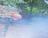 उमेश पाल के घर कूड़े ढेर में सिगरेट फेंकने से लगी थी आग, तीन पड़ोसियों का हुआ चालान