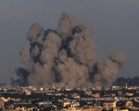गाजा: 24 घंटों में 90 लोगों की मौत, गाज़ा पर इजरायली हमलों में मौत का आंकड़ा 30410 के पार