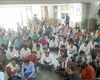 Bareilly News: दस महीने से मानदेय न मिलने पर रोजगार सेवकों का विकास भवन में प्रदर्शन, जमकर की नारेबाजी