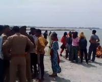 कासगंज: गंगा स्नान को गया किशोर डूबकर हुआ लापता, तलाश में जुटे गोताखोर 
