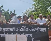 दिल्ली में बीजेपी का आप के खिलाफ जोरदार प्रदर्शन, सीएम केजरीवाल के इस्तीफे की कर रही मांग