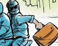 कासगंज: दस्तावेज और तीन लाख रुपए से भरा बैग लुटेर लेकर भागे, एक गिरफ्तार...दो फरार