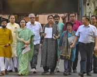 जांच एजेंसियों के खिलाफ TMC का धरना, चुनाव आयोग कार्यालय के बाहर से हिरासत में लिए गए नेता