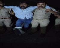  सुलतानपुर: विजय नारायण हत्याकांड का मुख्य आरोपी पुलिस मुठभेड़ में गिरफ्तार, पैर में लगी गोली